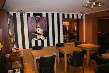 Full House Hotel Arrondissement di Courtrai Esterno foto